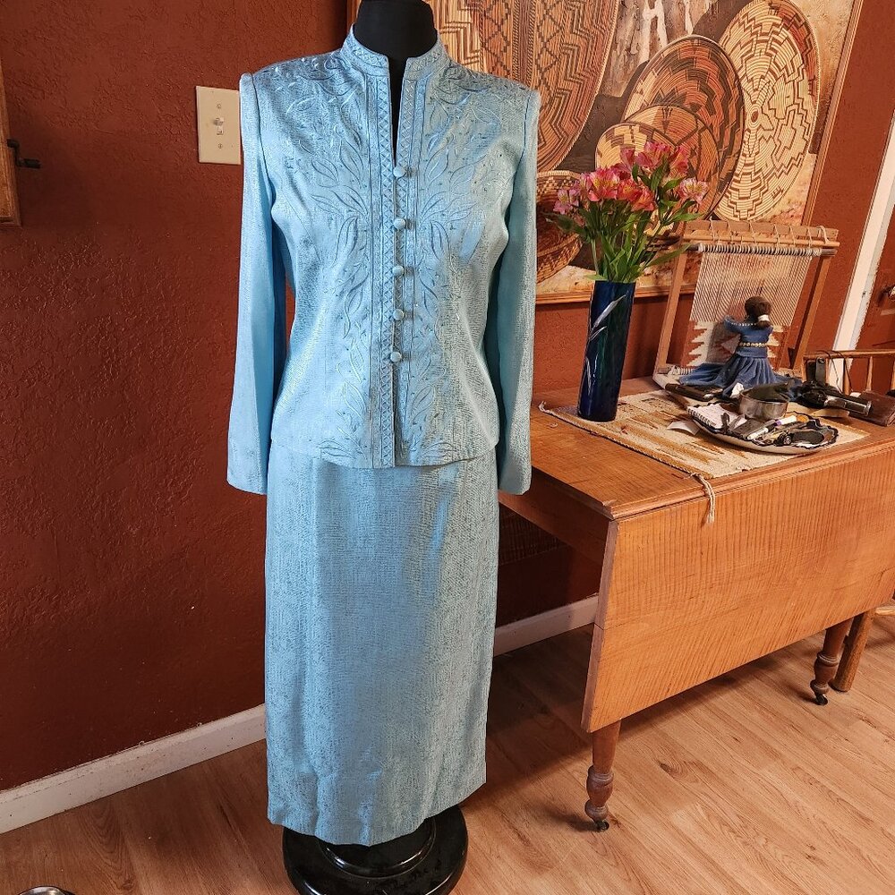Adrianna Papell Silk Skirt Set, Jacket and long skirt Size 8P Gorgeous Blue